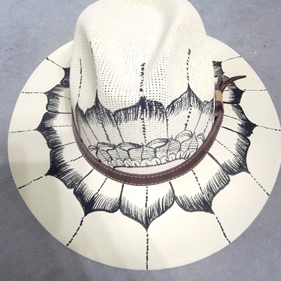 Beautiful Painted hat - Picture 1 of 5